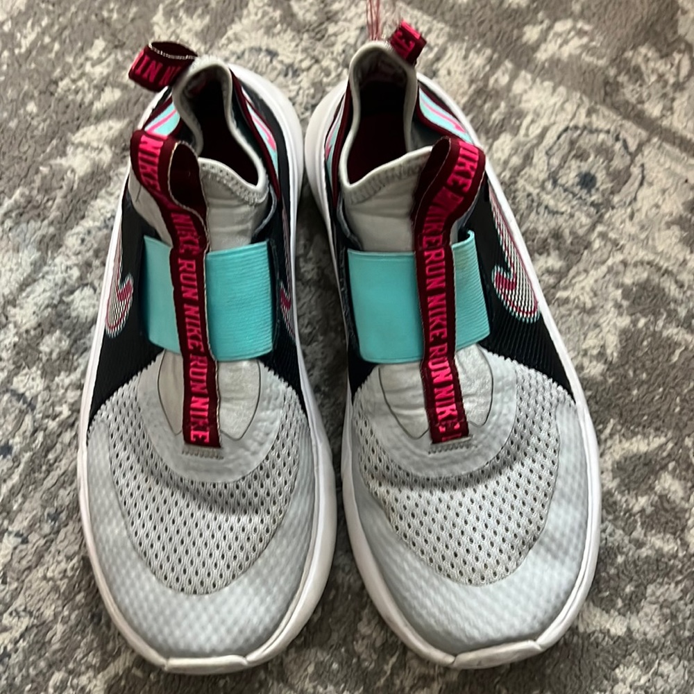Nike Flex Runner size 4y
